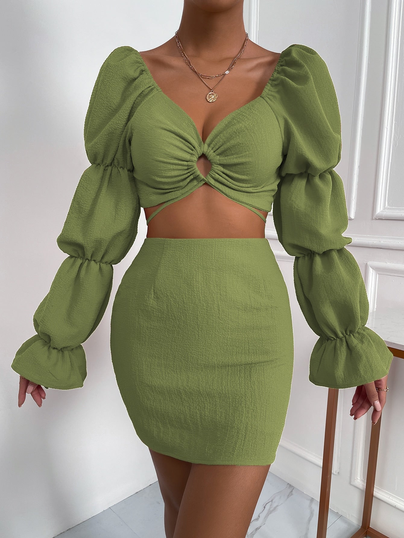 Ausschnitt, gesammelten Ärmeln, Crop Top & Figurbetonter Rock